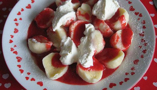 Паровые вареники с клубникой